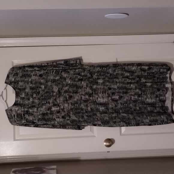 Dress - Picture 5 of 6